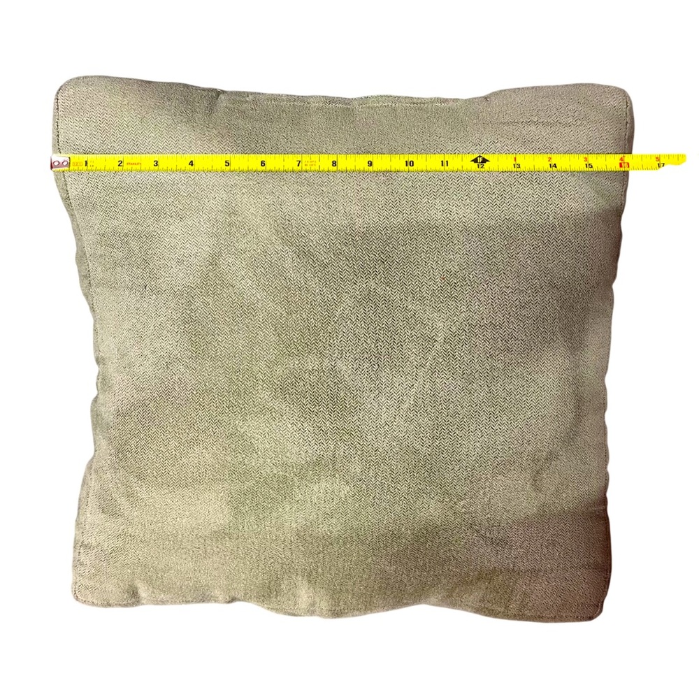 Couch accent pillows - Picture 4 of 6